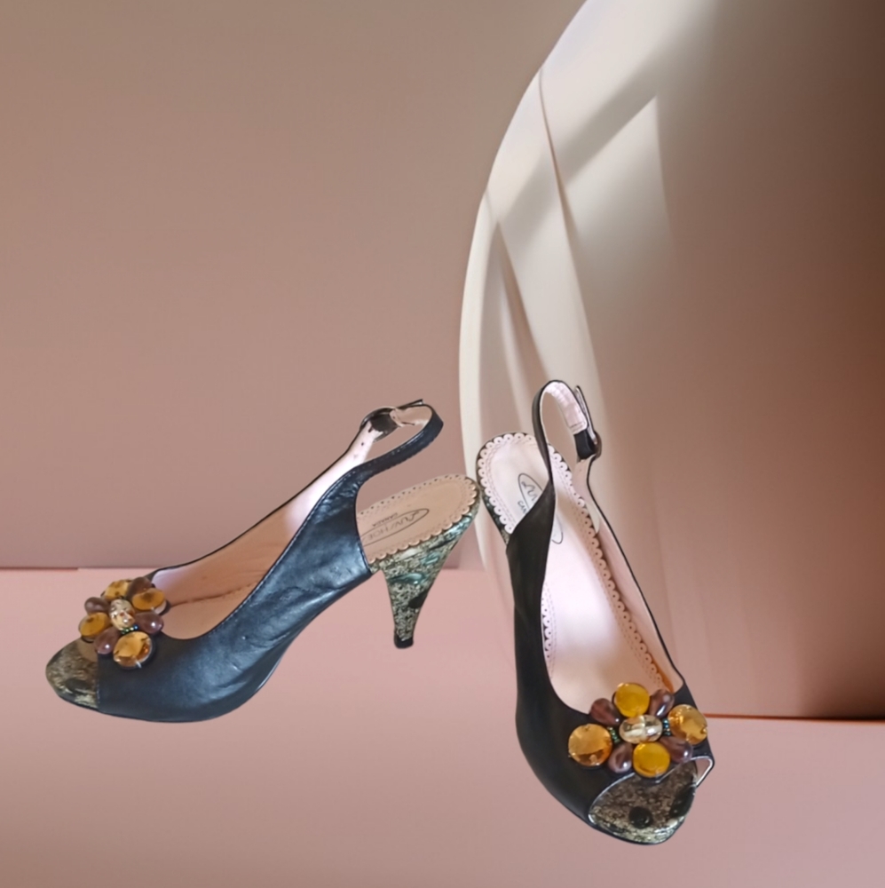 Like new🌷Luvshoes Jeweled Slingback Leather Heel Pumps